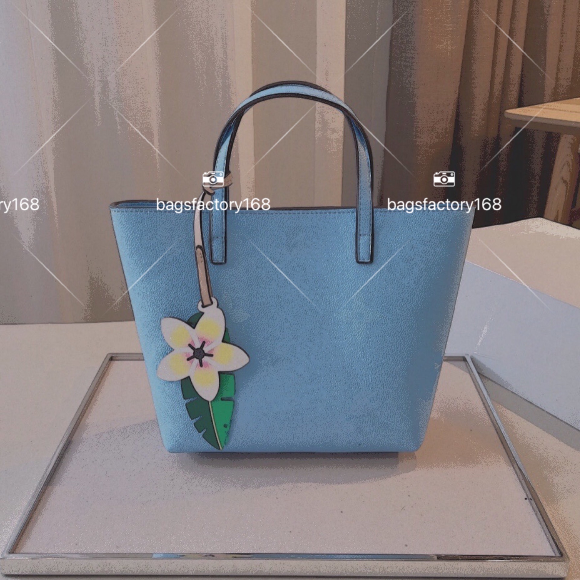 Ladies Classic Design Printed Embroidered Shopping Tote Bag Cost-value Flower Decorative Gradient Handbag in Multiple Colors One-shoulder Ba 
Ladies Classic Design Printed Embroidered Shopping Tote Bag Cost-value Flower Decorative Gradient Handbag in Multiple Colors One-shoulder Ba