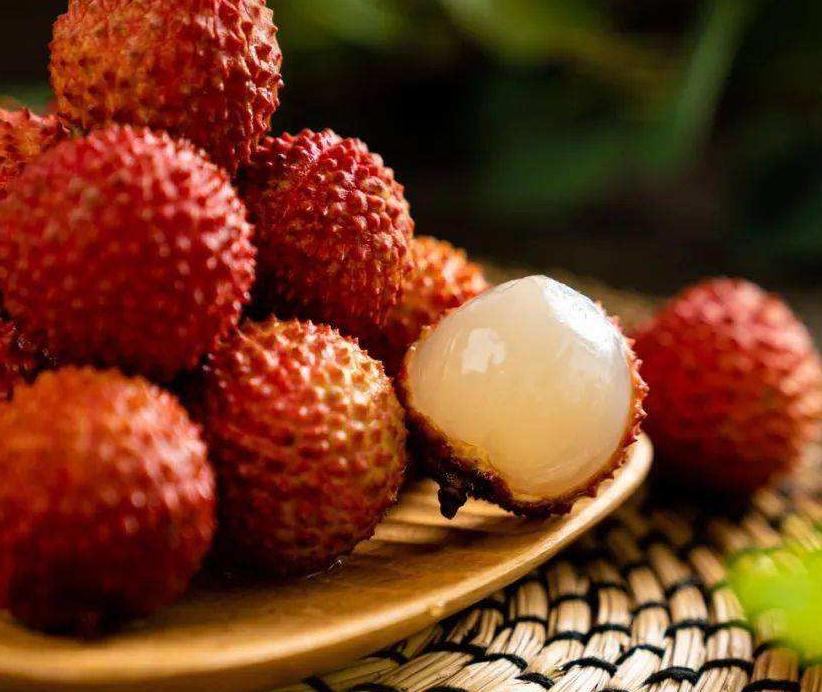2 pcs seeds /pack Lychee bonsai tropical fruit tree plant in Bonsai, red litchi plant for Home garden Organic Non-GMO Delicious Tasty Natural Growth Variety of Colors
2 pcs seeds /pack Lychee bonsai tropical fruit tree plant in Bonsai, red litchi plant for Home garden Organic Non-GMO Delicious Tasty Natural Growth Variety of Colors