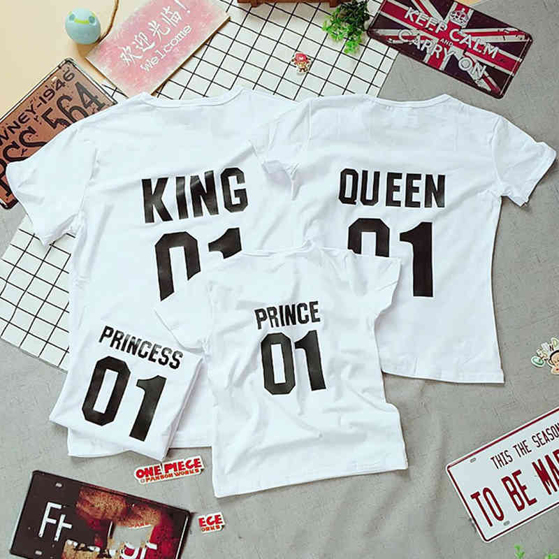 Family Look Dad Mom Kid Matching Outfits Mommy and Me Clothes Mother Daughter Dresses Fashion T-Shits King Queen Prince Princess 210521
