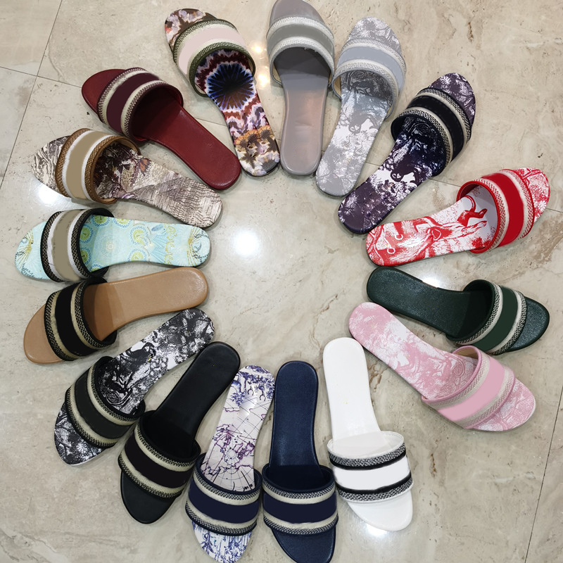 Designer Women's Slippers Flip-Flops Embroidered Sandals Floral Brocade Stripes Outdoor Beach Leather Hyun Flower Slippers with Box, #00
Designer Women's Slippers Flip-Flops Embroidered Sandals Floral Brocade Stripes Outdoor Beach Leather Hyun Flower Slippers with Box, #00