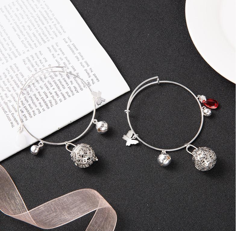 Bangle Anime Tian Guan Ci Fu Heaven Official's Blessing Silver Small Bell Hua Cheng Xie Lian Couples Bracelet Cosplay
Bangle Anime Tian Guan Ci Fu Heaven Official's Blessing Silver Small Bell Hua Cheng Xie Lian Couples Bracelet Cosplay