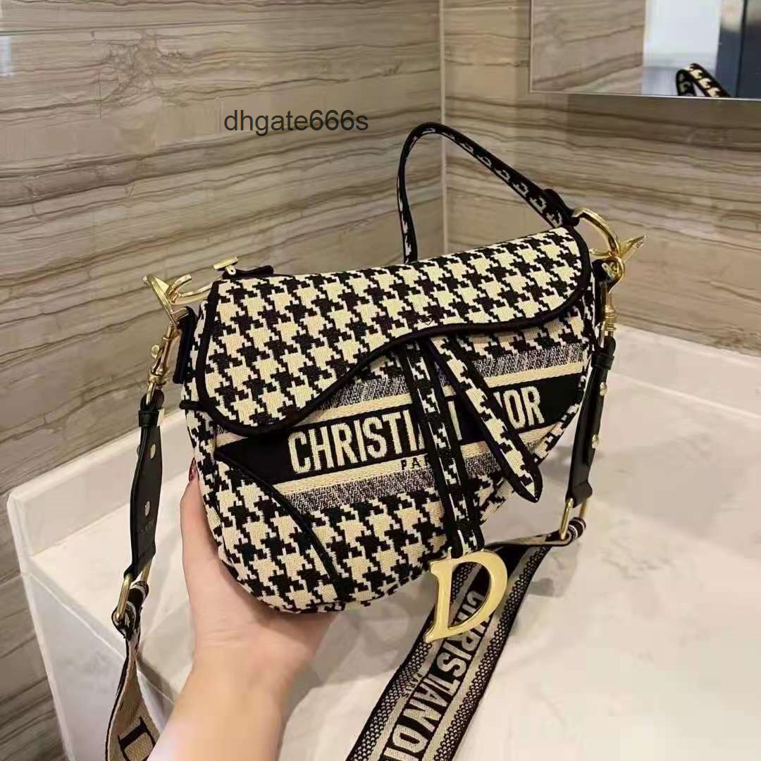 top christian handbags d io r Popular retro saddle bag women's 2021 net red underarm early autumn new fashion versatile One Shoulder Messenger Bag trend BAJN
top christian handbags d io r Popular retro saddle bag women's 2021 net red underarm early autumn new fashion versatile One Shoulder Messenger Bag trend BAJN
