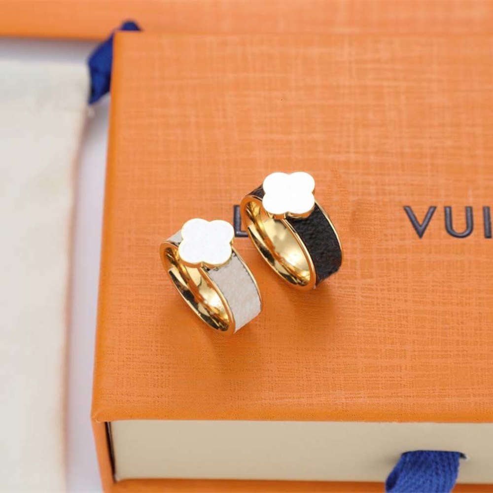 Classic designer Fashion ring couples design love four leaf clover 18 k gold jewellery golden finger Rings stainless men women lovers gift, Silver
Classic designer Fashion ring couples design love four leaf clover 18 k gold jewellery golden finger Rings stainless men women lovers gift, Silver