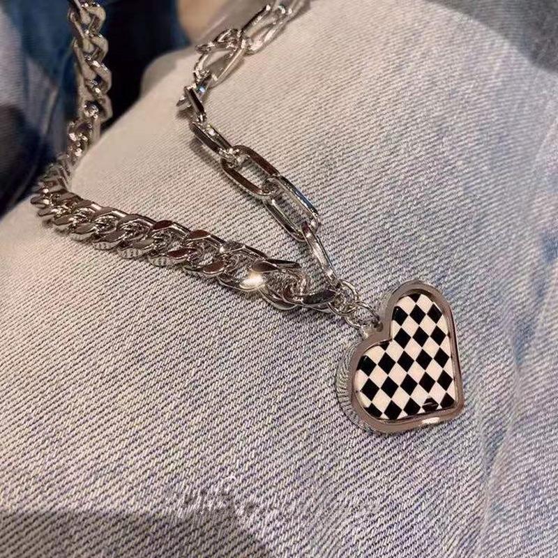 Pendant Necklaces Punk Black White Grid Heart Necklace For Women Vintage Metal Checkerboard Couple Choker Chains Grunge Hip Hop Jewelry Tren, Silver
Pendant Necklaces Punk Black White Grid Heart Necklace For Women Vintage Metal Checkerboard Couple Choker Chains Grunge Hip Hop Jewelry Tren, Silver