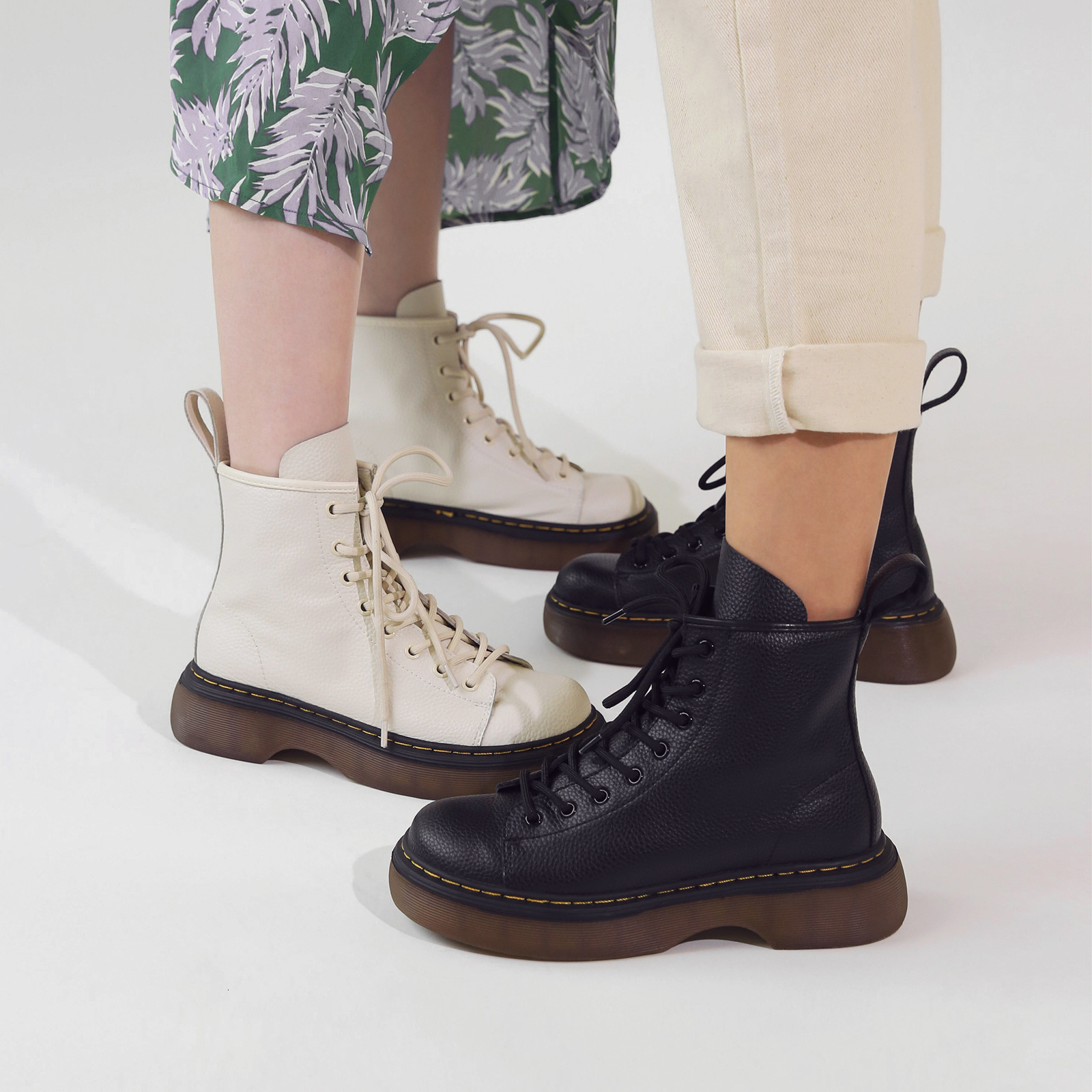 2021 Thick Soled Martin Women's Spring and Autumn British Fashion White Short Round Head Net Red Versatile Boots