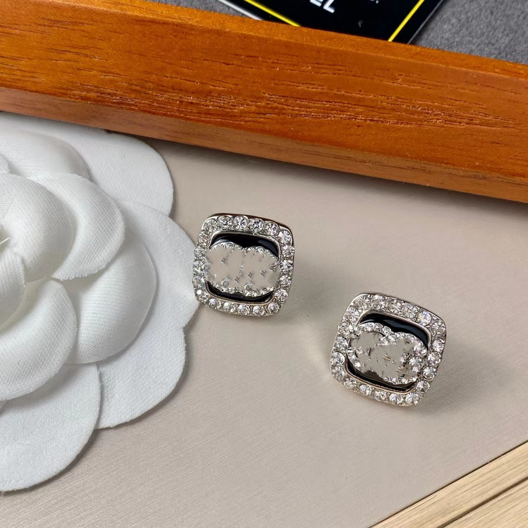 stud earrings Fashion gold hoop earrings for lady Women Party earring New Wedding Lovers gift engagement Jewelry Bride C brand des3688786
stud earrings Fashion gold hoop earrings for lady Women Party earring New Wedding Lovers gift engagement Jewelry Bride C brand des3688786