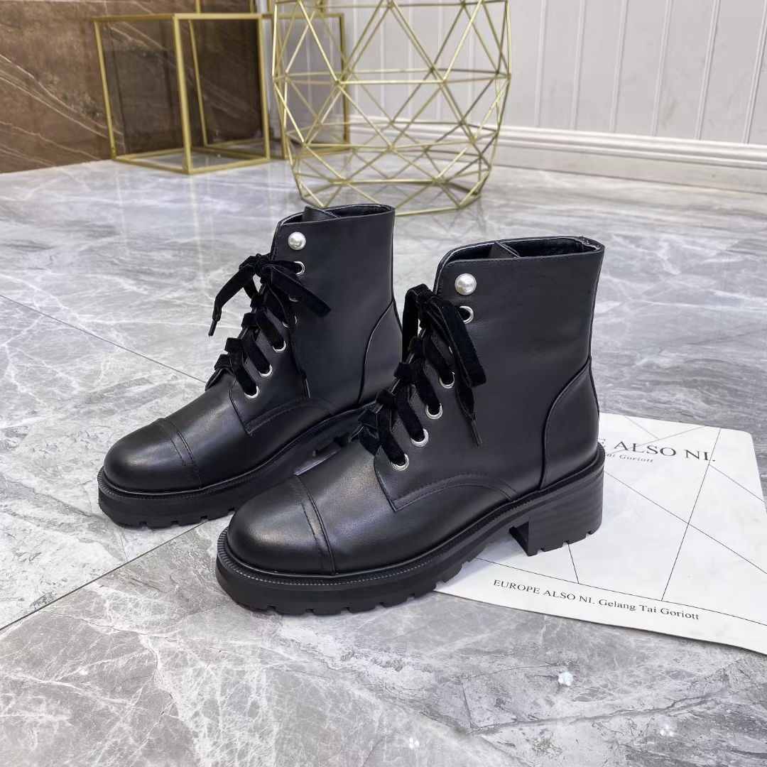 Sporty Stripes Designer Combat Boots: Stretchy, High-Quality Ankle Booties for Winter Parties & Weddings (EU35-41), No.1
Sporty Stripes Designer Combat Boots: Stretchy, High-Quality Ankle Booties for Winter Parties & Weddings (EU35-41), No.1