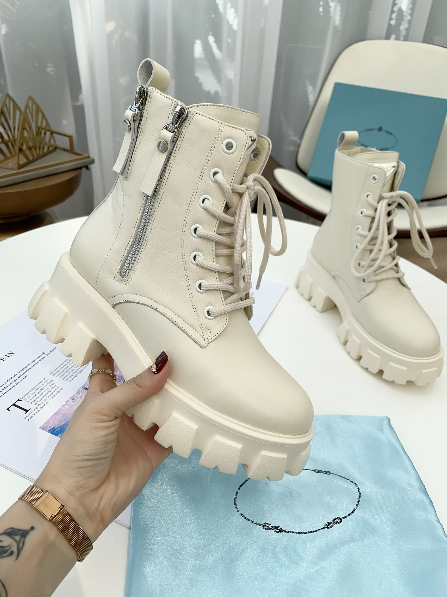 Womens Designers Rois Boots Brixxen leather nylon lace up Ankle Monolith bright medium military inspired combat bouch attached, Box
Womens Designers Rois Boots Brixxen leather nylon lace up Ankle Monolith bright medium military inspired combat bouch attached, Box