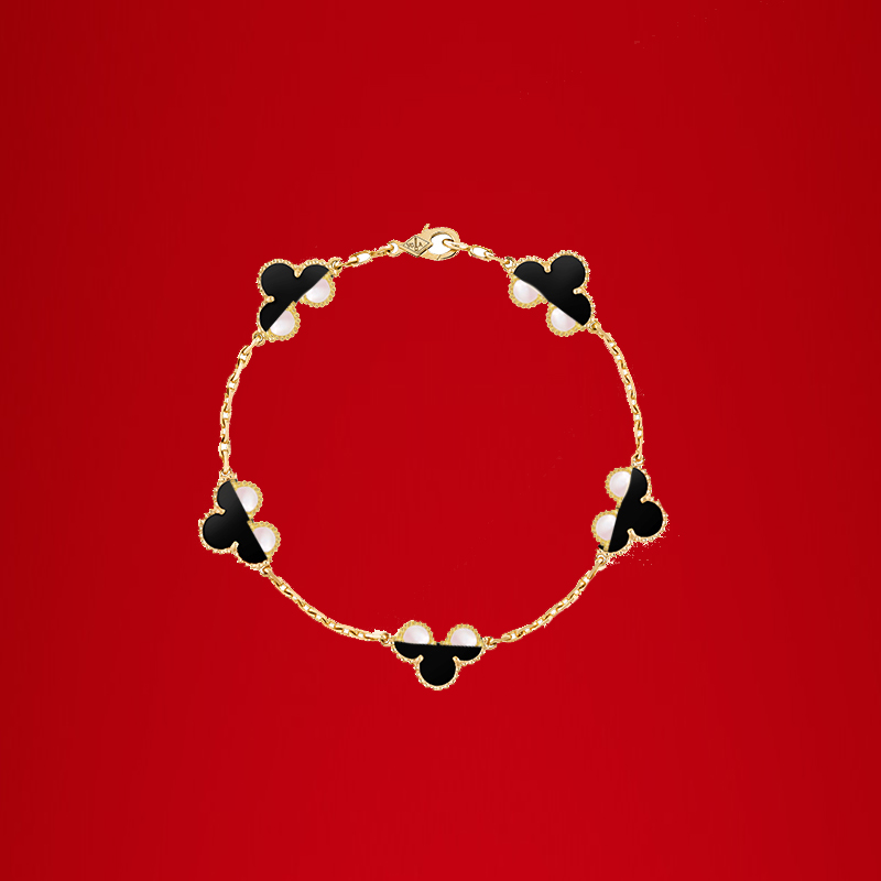 Classic 18K gold four-leaf clover bracelet chain for women is fashionable and of high quality gift box
Classic 18K gold four-leaf clover bracelet chain for women is fashionable and of high quality gift box