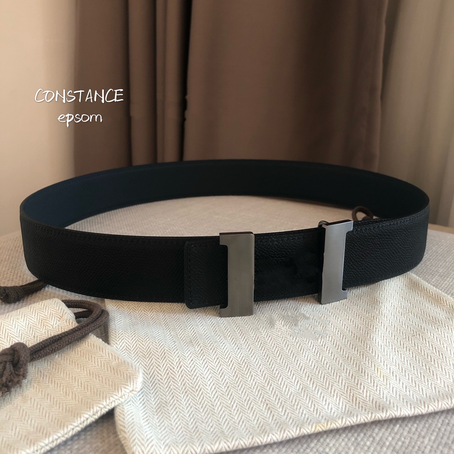 High-end H classic men's casual versatile belt hardware pure hand-polished belts buckle double-sided leather can be used for men and wo, Black;brown
High-end H classic men's casual versatile belt hardware pure hand-polished belts buckle double-sided leather can be used for men and wo, Black;brown
