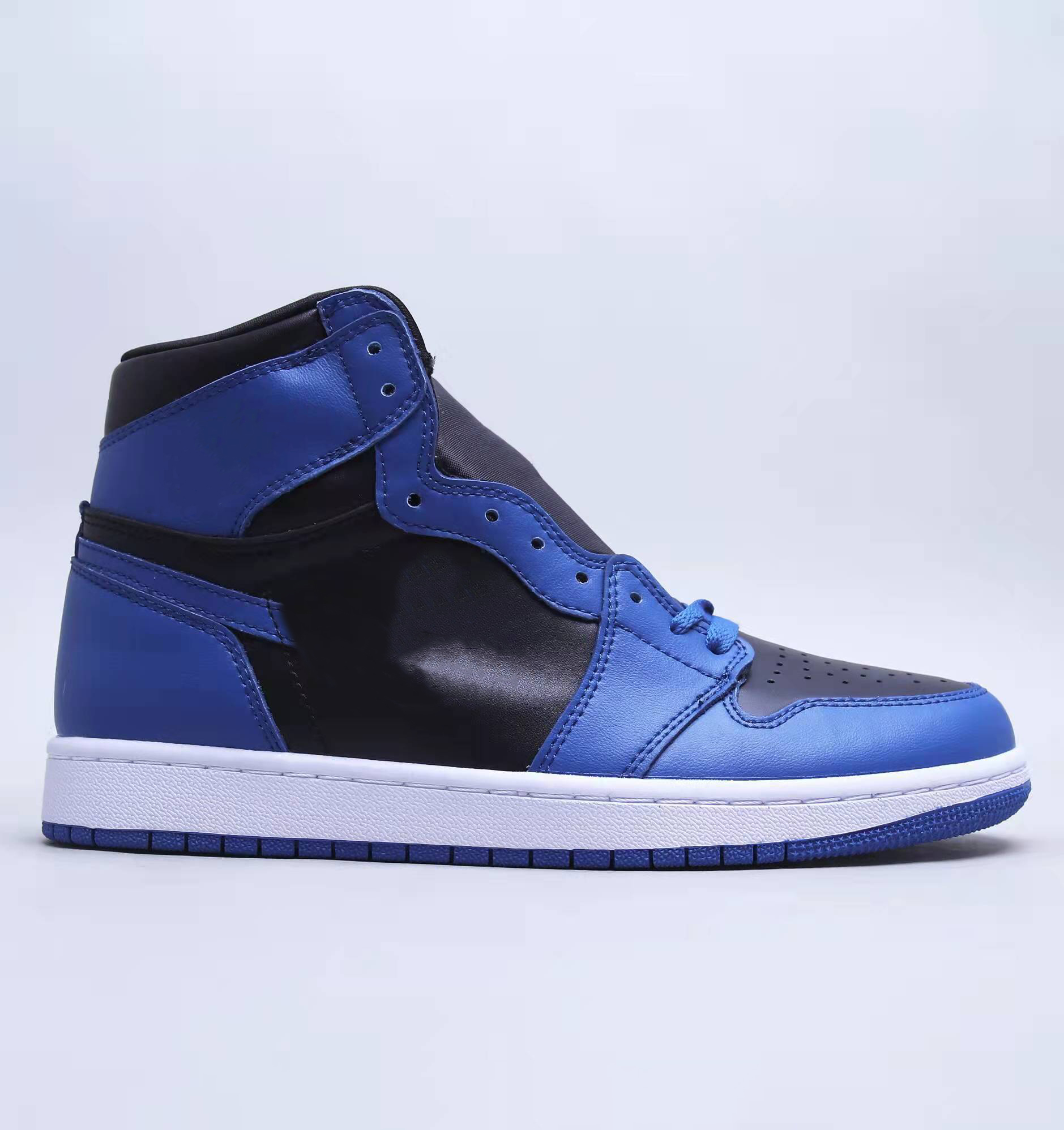 2022 Authentic New A1 High OG Dark Marina Blue Men Running Shoes Women Casual Outdoor Trainers 555088-404
2022 Authentic New A1 High OG Dark Marina Blue Men Running Shoes Women Casual Outdoor Trainers 555088-404