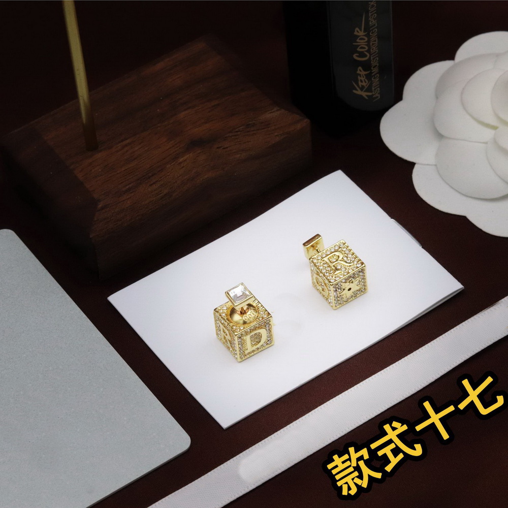 luxurious jewelry stud earring micro inlays diamonds earring 18K gold plated love letter vintage woman metal non-fading Celebrity female earrings
luxurious jewelry stud earring micro inlays diamonds earring 18K gold plated love letter vintage woman metal non-fading Celebrity female earrings