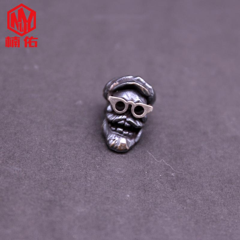 Brass Eyes Yuppie Elderly Paracord Knife Beads 1PCS Handmade Personality Pendant Outdoor Gadgets
Brass Eyes Yuppie Elderly Paracord Knife Beads 1PCS Handmade Personality Pendant Outdoor Gadgets