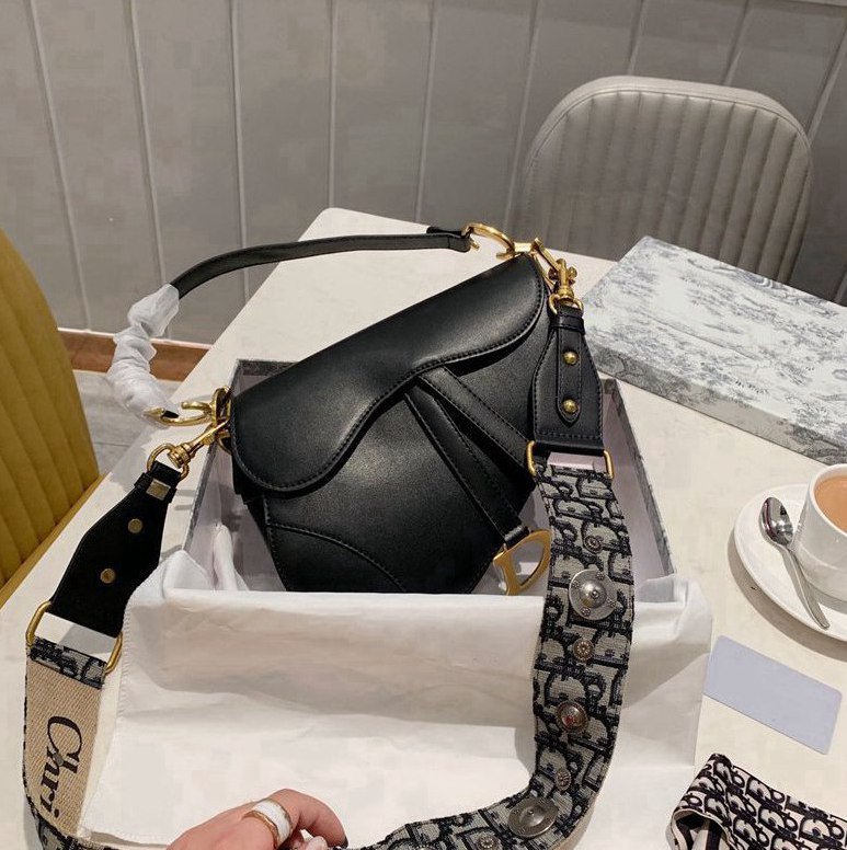 2021 High Quality Star Style purse Bag Purses Fashion Tote Women's crossbody Shoulder Backpack Women handbag -D1283, Red;black
2021 High Quality Star Style purse Bag Purses Fashion Tote Women's crossbody Shoulder Backpack Women handbag -D1283, Red;black