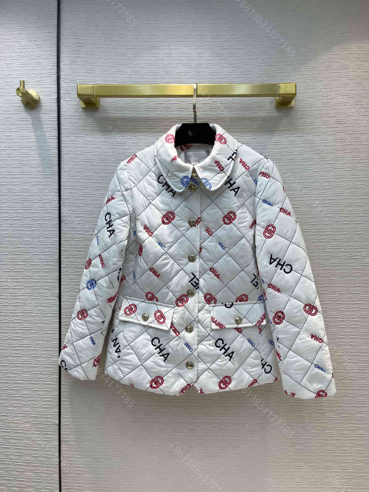 Winter cc Designer women down jacket coat 100% high-end hooded bread jackets logo cc brand light and thin top girl super warm clothes wholesale, Not sold separately
Winter cc Designer women down jacket coat 100% high-end hooded bread jackets logo cc brand light and thin top girl super warm clothes wholesale, Not sold separately