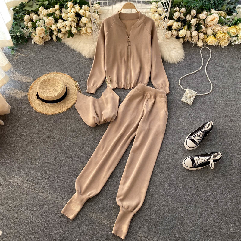 Women's Two Piece Pants 3-piece suit of knitted or crocheted, women's fashions, sweater vest, jacket, cardigan + chain vest and long trousers, casual 7HAF, 1# shoe box
Women's Two Piece Pants 3-piece suit of knitted or crocheted, women's fashions, sweater vest, jacket, cardigan + chain vest and long trousers, casual 7HAF, 1# shoe box