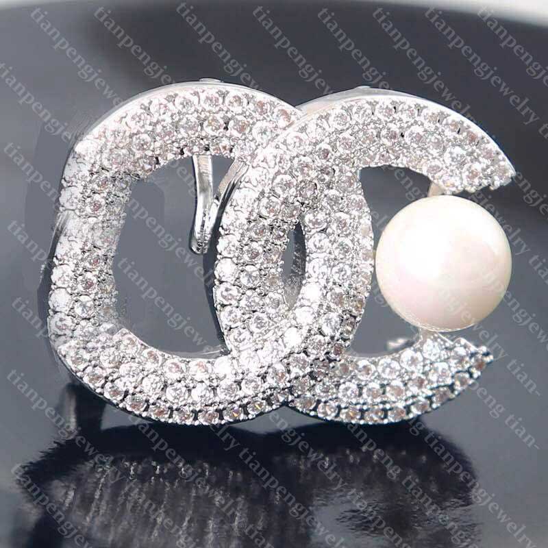 high quality Designer Brooch Diamond Brooches Designer Jewelry Pearl C Letter Brooch Pins Elegant Fashion Women Costume, Gray
high quality Designer Brooch Diamond Brooches Designer Jewelry Pearl C Letter Brooch Pins Elegant Fashion Women Costume, Gray