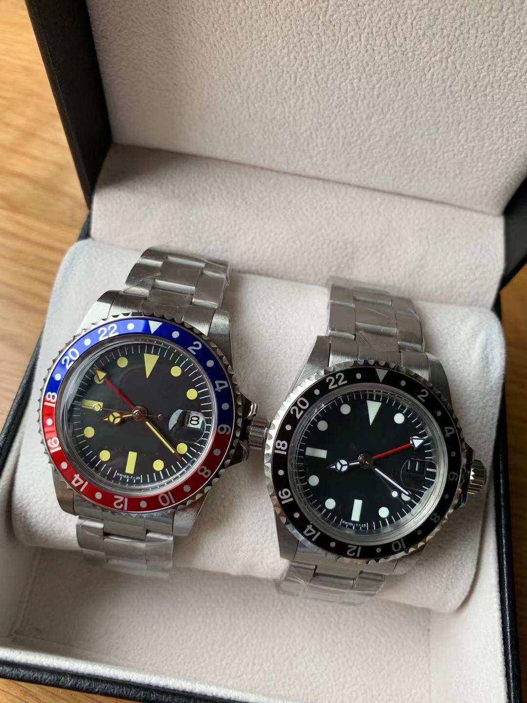 High Quality Vintage Man Watch Date Clock mechanical Automatic Movement Stainless Steel Watches 40mm Black Face Hardlex Glass Retro Style 180, #red blue bezel
High Quality Vintage Man Watch Date Clock mechanical Automatic Movement Stainless Steel Watches 40mm Black Face Hardlex Glass Retro Style 180, #red blue bezel