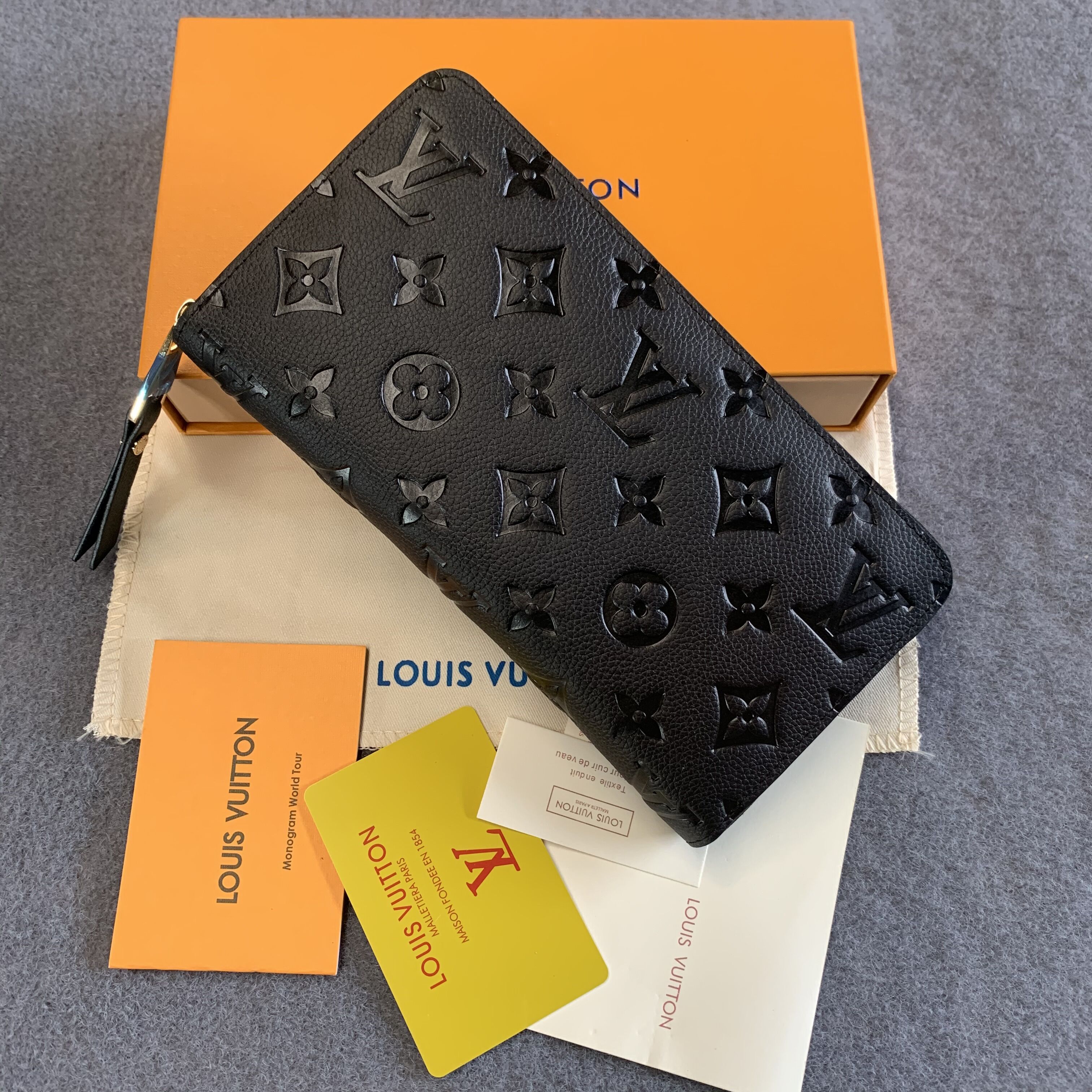 Fashion flowers designer wallets luxurys Men Women leather bags High Quality Classic Letters Key coin Purse Original Box GGLVLouis
Vitton YSL
VUTTON, Black
Fashion flowers designer wallets luxurys Men Women leather bags High Quality Classic Letters Key coin Purse Original Box GGLVLouis
Vitton YSL
VUTTON, Black