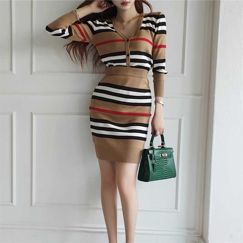 Autumn 2 Piece Suit Ladies Winter Knitting Striped Korea Long Sleeve V Neck Tops and Mini Skirt Sexy Set for Women Clothing 211109, White
Autumn 2 Piece Suit Ladies Winter Knitting Striped Korea Long Sleeve V Neck Tops and Mini Skirt Sexy Set for Women Clothing 211109, White