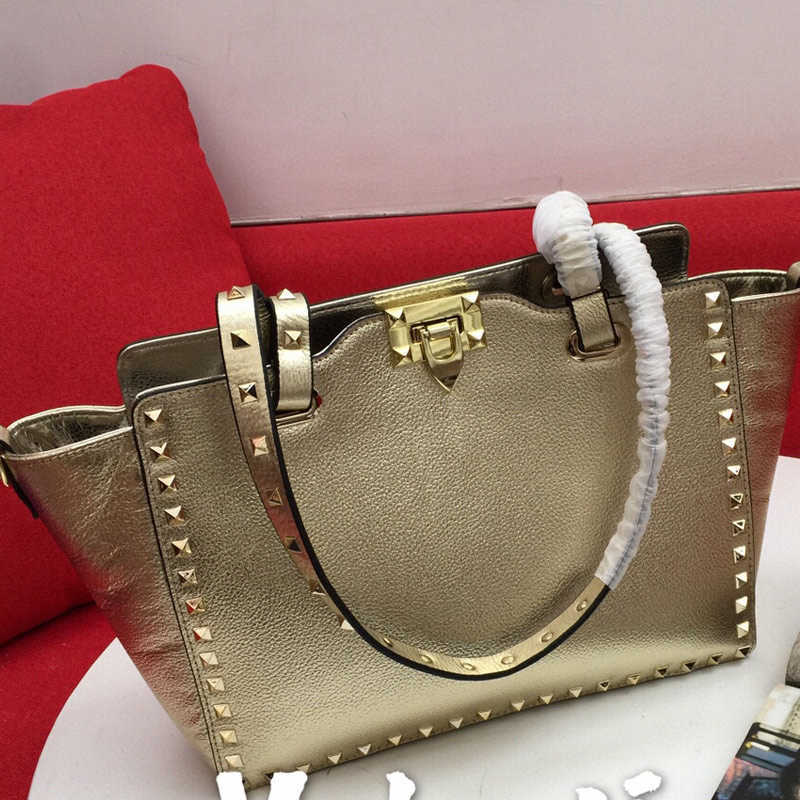 Designer Bags Womens Handbags Crossbody Bag Backpack Classic Rivet Tote Shoulder Mummy Cowhide Clemence High-Capacity Removable Strap Squar
Designer Bags Womens Handbags Crossbody Bag Backpack Classic Rivet Tote Shoulder Mummy Cowhide Clemence High-Capacity Removable Strap Squar