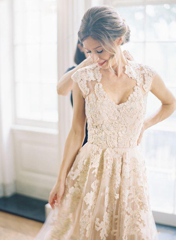 V Neck Full Lace Appliques Blush Champagne Long Sweep Train Reem Acra Formal Bridal Gowns Cheap Country A Line Wedding Dresses