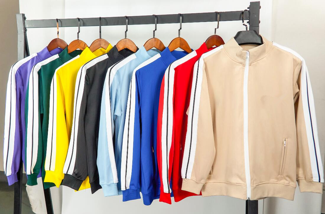 2021 new mens womens tracksuits sweatshirts suits men track sweat suit coats designers jackets hoodies pants sportswear, Gray
2021 new mens womens tracksuits sweatshirts suits men track sweat suit coats designers jackets hoodies pants sportswear, Gray