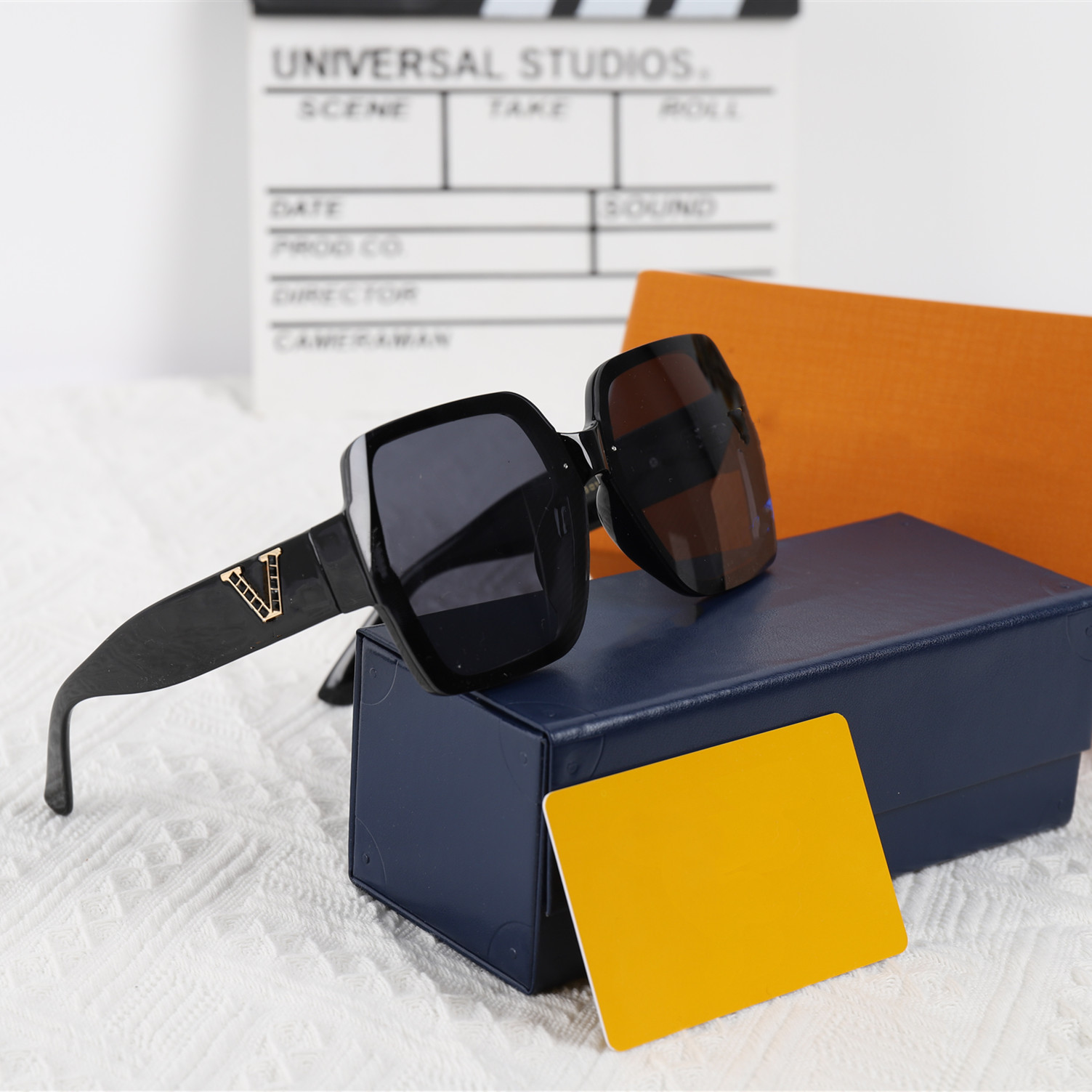2021 Summer Fashion Sunglasses Men Women Ultra Light Frame 5 Color Selection Big Square Sun Glasses Holiday Gift
2021 Summer Fashion Sunglasses Men Women Ultra Light Frame 5 Color Selection Big Square Sun Glasses Holiday Gift