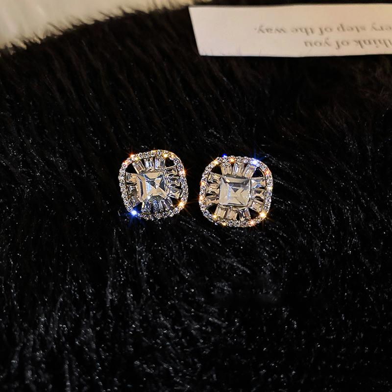 Stud Fashion Fine 14K Gold Plated Hollow Square Zircon Earrings For Women Girl Jewelry S925 Silver Needle Wedding
Stud Fashion Fine 14K Gold Plated Hollow Square Zircon Earrings For Women Girl Jewelry S925 Silver Needle Wedding