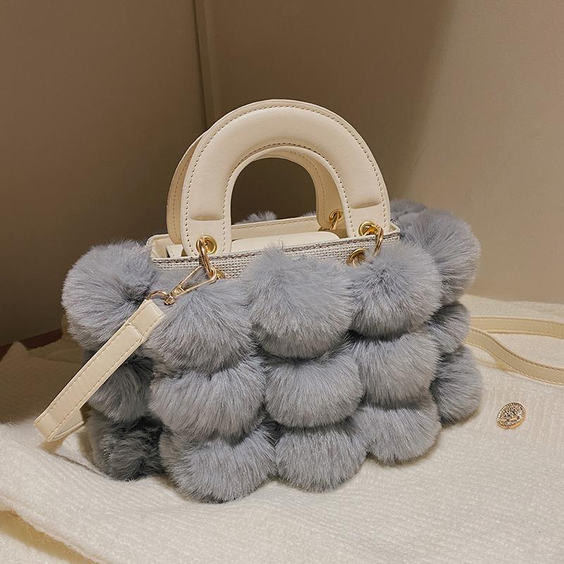 Evening Bags Ladies Tote Bag 2021 Winter High-quality Plush Women's Designer Handbag Travel Shoulder Messenger Purses
Evening Bags Ladies Tote Bag 2021 Winter High-quality Plush Women's Designer Handbag Travel Shoulder Messenger Purses