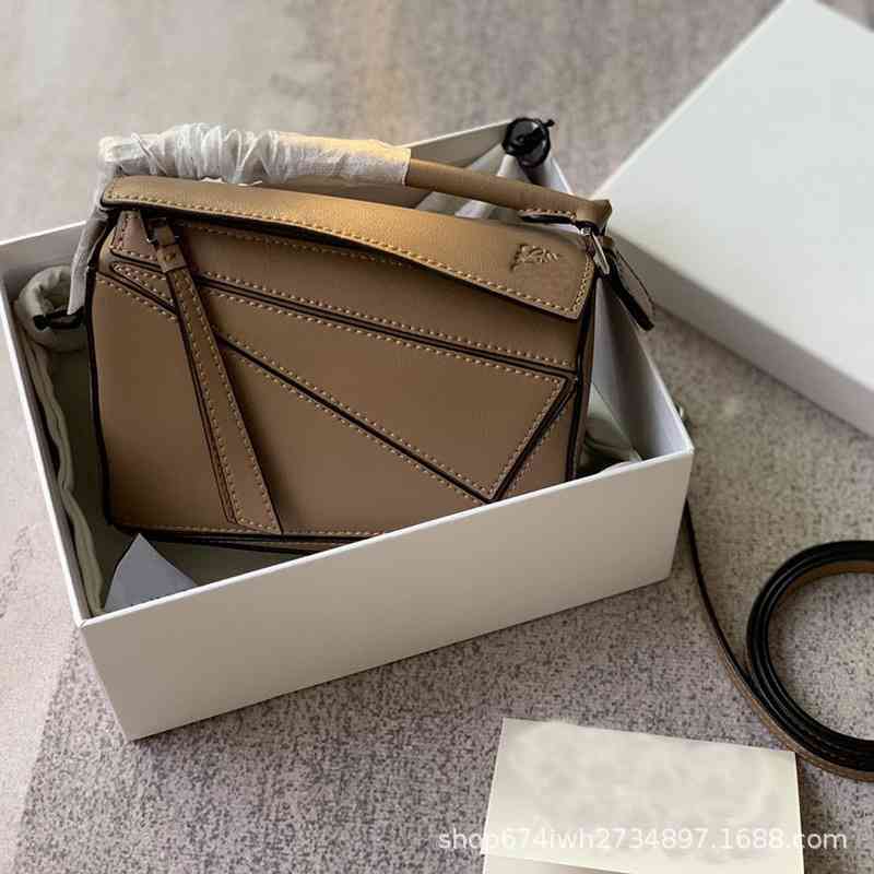 Women Luxurys Designers Bags 2021 puzzle geometry Mini Leather one slant cross commuting pillow B Designer Handbag Handbags Totes Crossbody Bag
Women Luxurys Designers Bags 2021 puzzle geometry Mini Leather one slant cross commuting pillow B Designer Handbag Handbags Totes Crossbody Bag