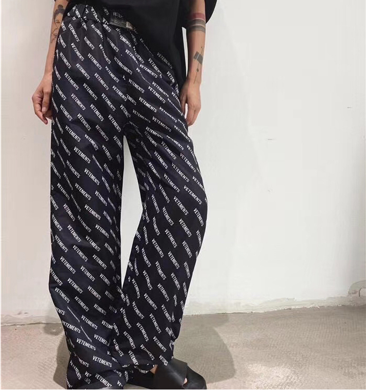 The right version of Vetment black casual pants wittermont VTM manyin couple wide leg pants for men and women
The right version of Vetment black casual pants wittermont VTM manyin couple wide leg pants for men and women