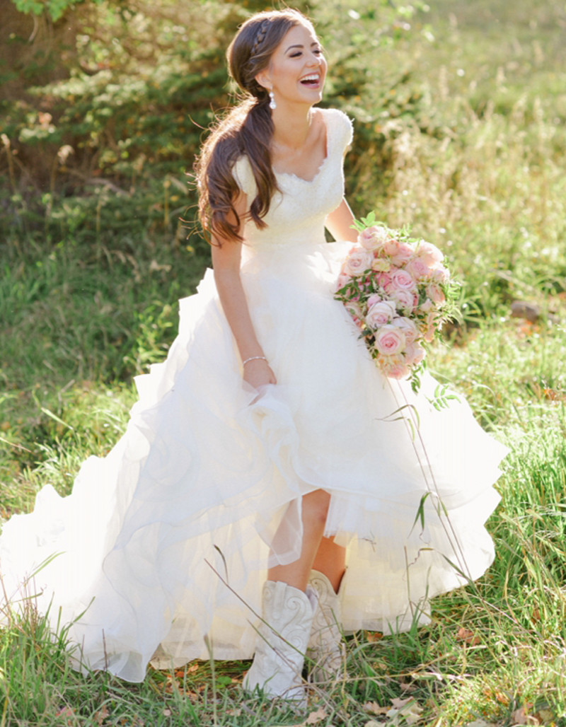 Cap Sleeves Wedding Dresses Modest Lace Tulle Short Sleeves Temple Bridal Gowns Buttons Back Puffy A-line Country Western Wedding, Beige
Cap Sleeves Wedding Dresses Modest Lace Tulle Short Sleeves Temple Bridal Gowns Buttons Back Puffy A-line Country Western Wedding, Beige