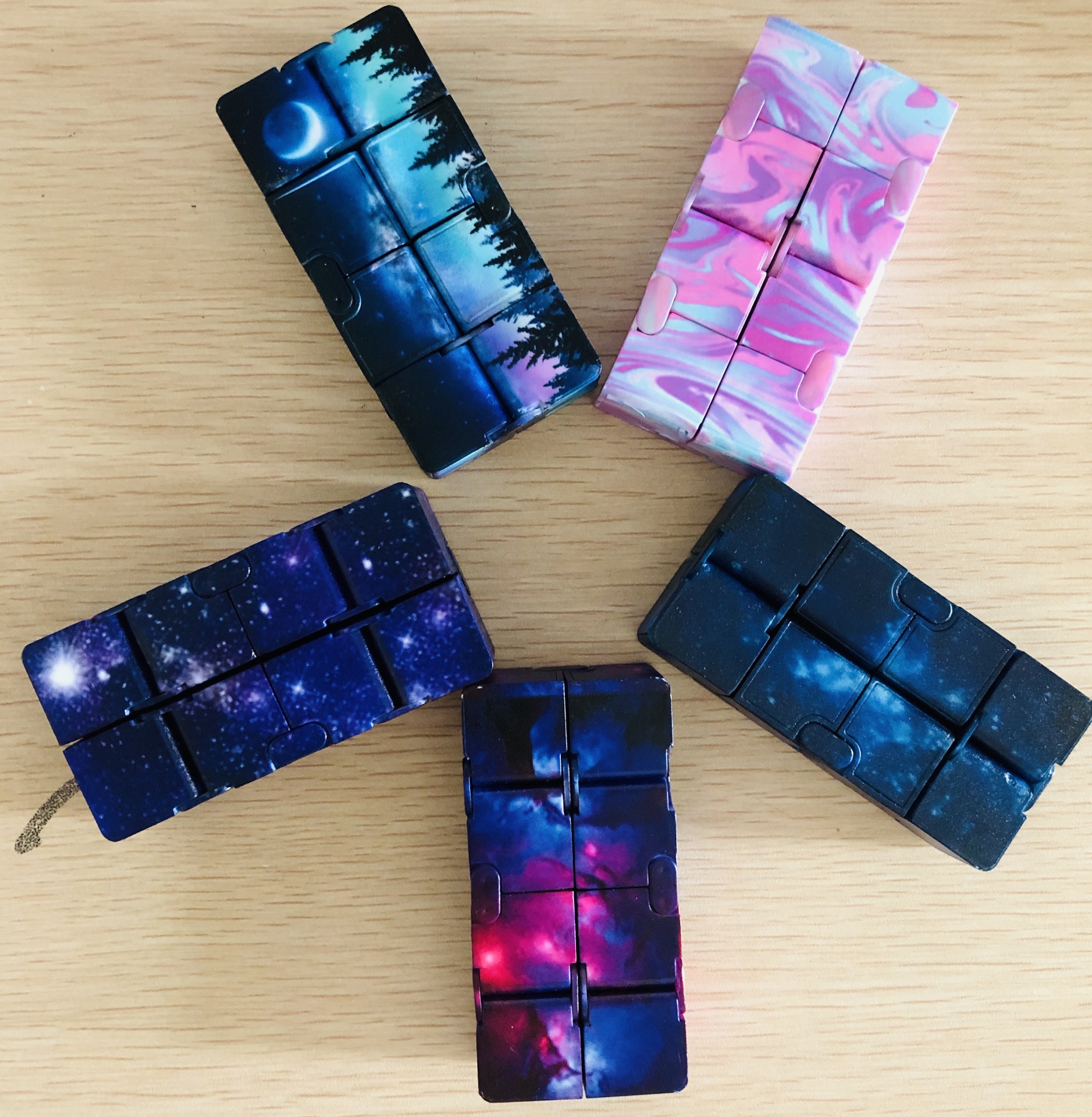 

Decompression Pocket Rubik's Cube Finger Folding Infinite Rubik'sCube Camouflage Starry Sky Fingertip Toys Suitable For Adults And Children