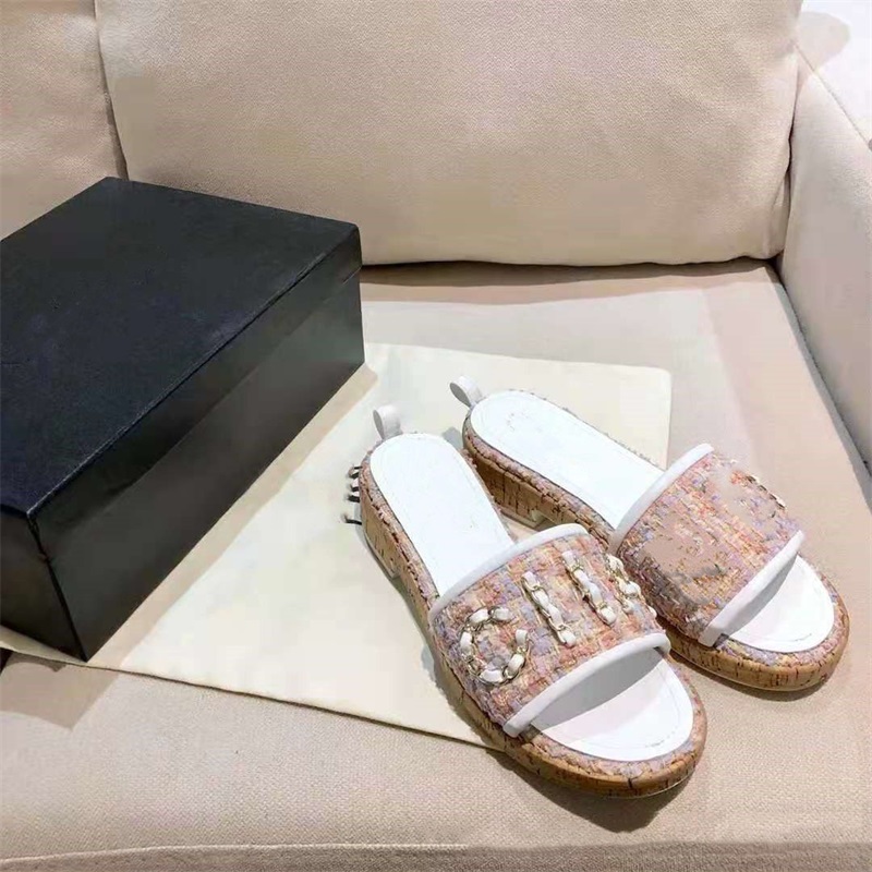 Italy designer Top Quality Luxury Brand Woman Summer slipper Rubber Beach Slide Fashion scuffs sandals delicate Embroidery Slipp 1442 T2, Black
Italy designer Top Quality Luxury Brand Woman Summer slipper Rubber Beach Slide Fashion scuffs sandals delicate Embroidery Slipp 1442 T2, Black