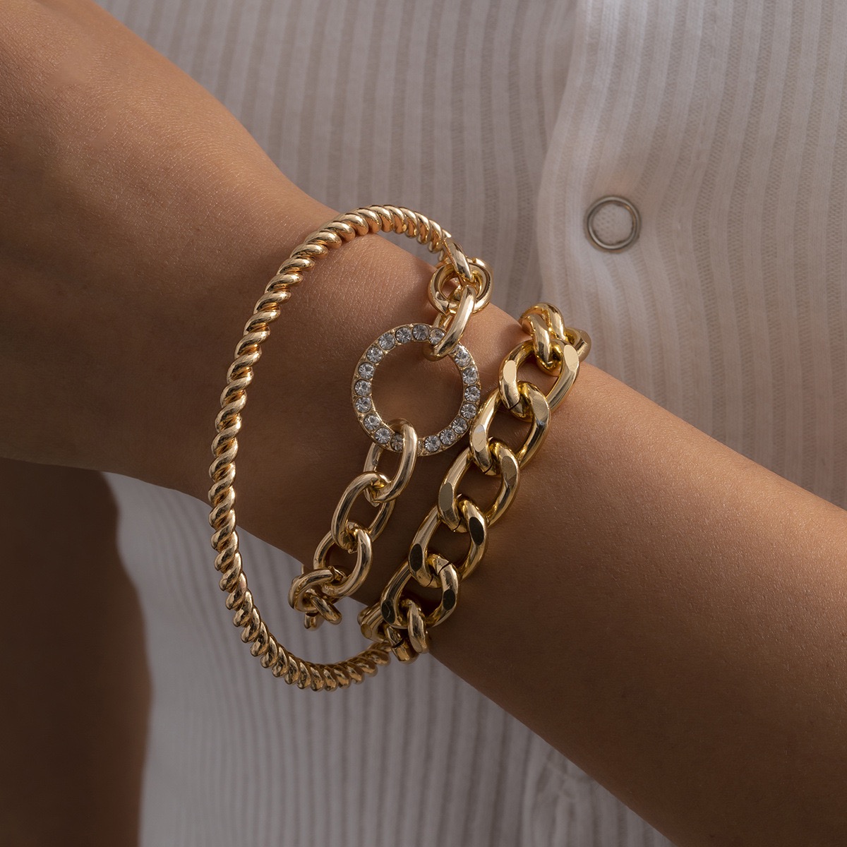 Simple and fashionable ol twisted round bead twist bracelet geometric inlaid diamond ring hand ornament, Golden;silver
Simple and fashionable ol twisted round bead twist bracelet geometric inlaid diamond ring hand ornament, Golden;silver