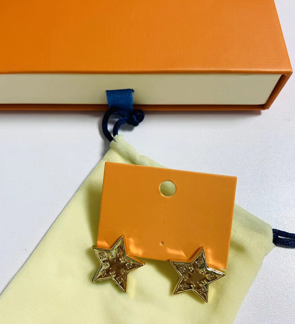 Branded Gold Star charm earrings pair Fashion jewelry high-end sense earrigns ZG1355
Branded Gold Star charm earrings pair Fashion jewelry high-end sense earrigns ZG1355