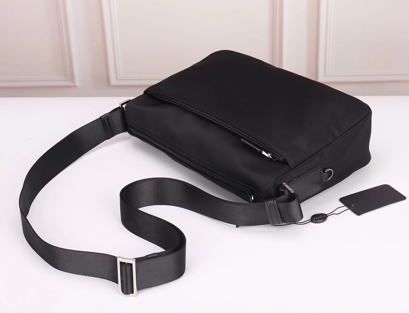 Dicky0750b Fashion shoulder bag messenger bag cross Body bag men twin set chain purse classic satchel handbag canvas parachute fabric man Wholesale, Black
Dicky0750b Fashion shoulder bag messenger bag cross Body bag men twin set chain purse classic satchel handbag canvas parachute fabric man Wholesale, Black