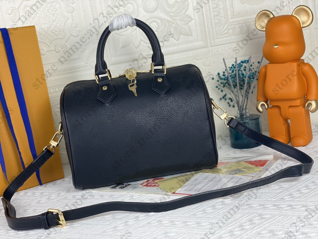 Speedy Bandouliere 25 handbag Black / Beige Cross Body Bag Embossed grained leather Padlock Luxurys designers Bags, 05
Speedy Bandouliere 25 handbag Black / Beige Cross Body Bag Embossed grained leather Padlock Luxurys designers Bags, 05