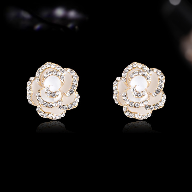 Fashion camellia women stud earrings brand luxury 18k gold plated simple dripping rhinestones s925 silver needle flower jewelry
Fashion camellia women stud earrings brand luxury 18k gold plated simple dripping rhinestones s925 silver needle flower jewelry