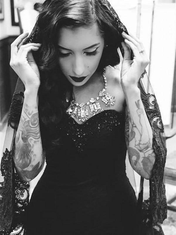 Black Gothic Mermaid Wedding Dresses Bridal Gown Crystals Beaded Lace Applique Custom Made Sweetheart Neckline Sweep Train Plus Size Vestido De Novia