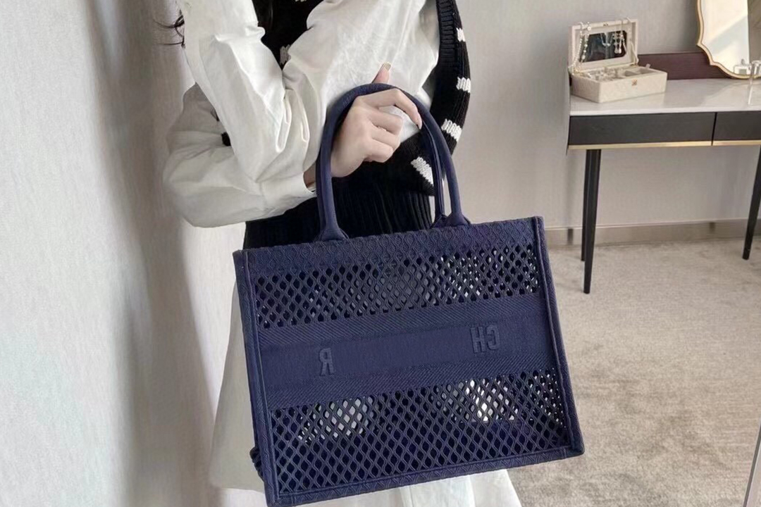 2021 high-end quality women's shopping bag 1:1, a must-have for celebrities, classic handbags, fashion, business and leisure style can
2021 high-end quality women's shopping bag 1:1, a must-have for celebrities, classic handbags, fashion, business and leisure style can