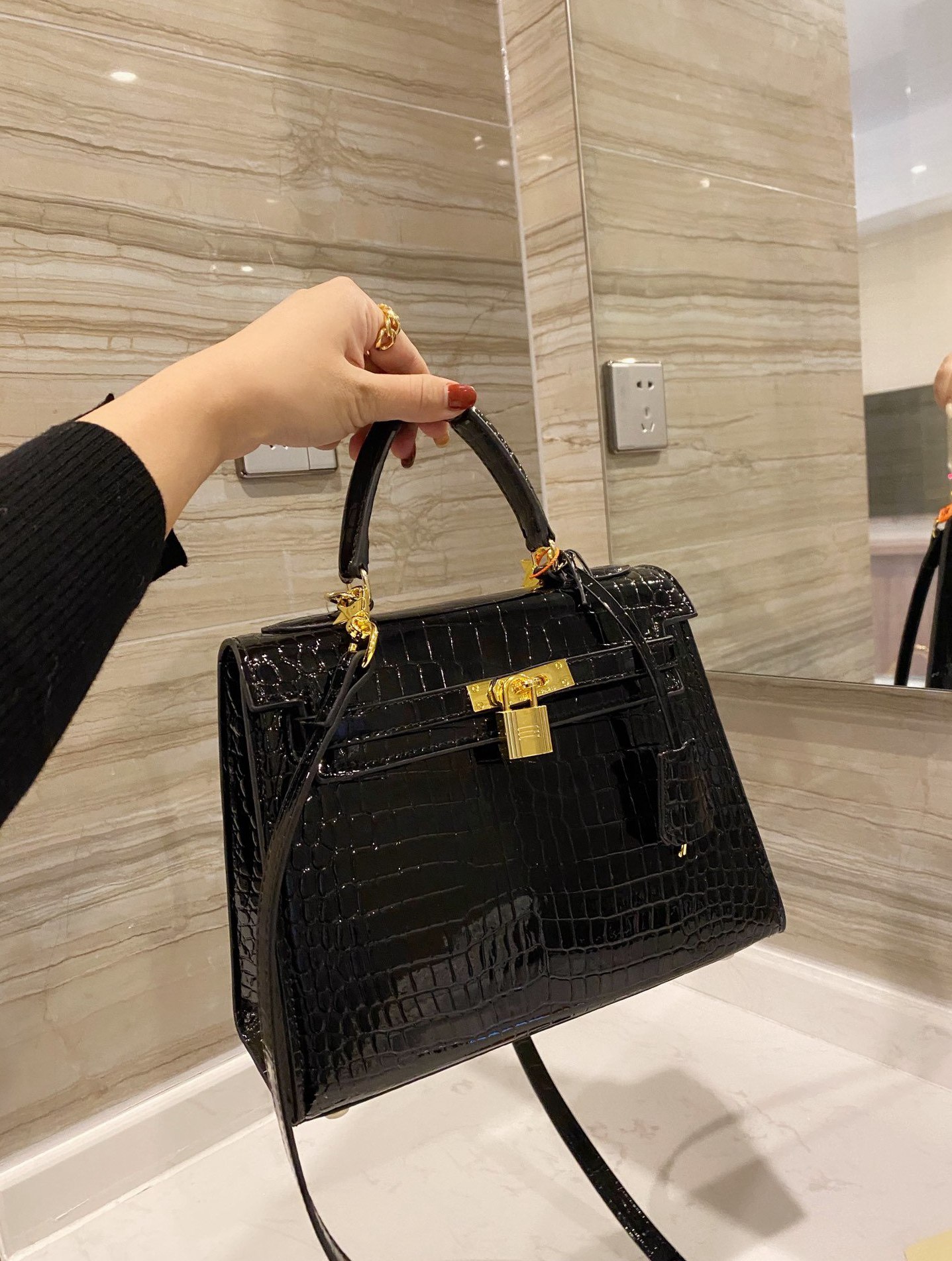 2021 fashion classic luxury brand leather women bags handbag women's tote backpack handbags ladies bag wallet -l0233, Red;black
2021 fashion classic luxury brand leather women bags handbag women's tote backpack handbags ladies bag wallet -l0233, Red;black