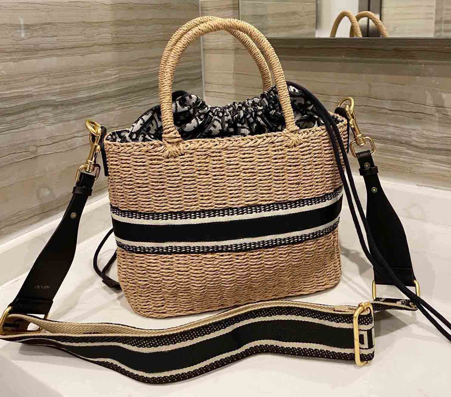 2021 high-quality brand ladies straw woven bag messenger large capacity, with original box and dust bag, can be delivered quickly, Differential price
2021 high-quality brand ladies straw woven bag messenger large capacity, with original box and dust bag, can be delivered quickly, Differential price