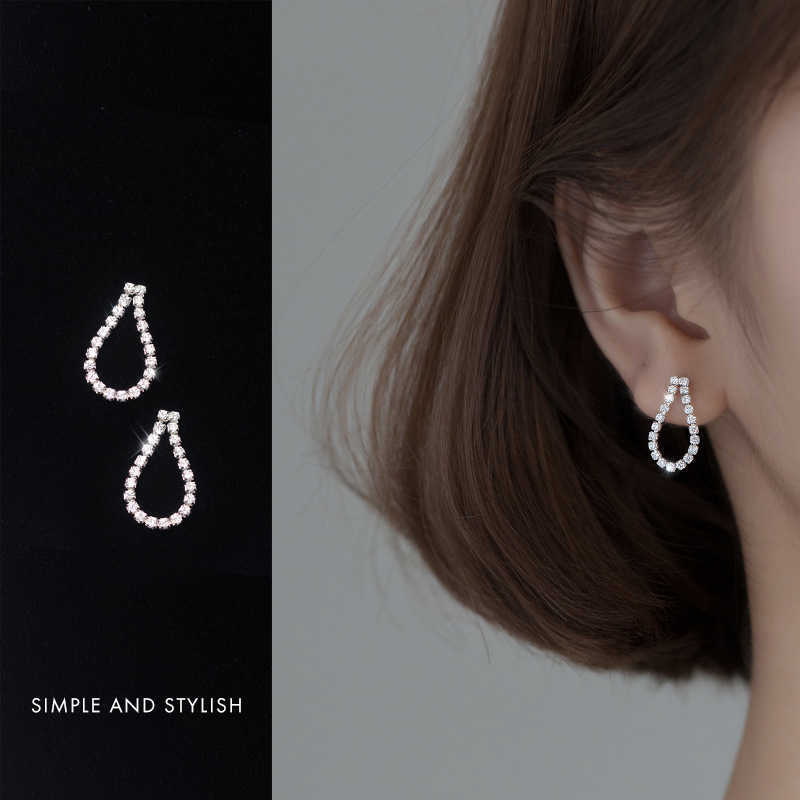 Twinkling Clear CZ Hollow Out Water Drop Shape 925 Sterling Silver Stud Earring for Women Girl Original Jewelry 210707
Twinkling Clear CZ Hollow Out Water Drop Shape 925 Sterling Silver Stud Earring for Women Girl Original Jewelry 210707