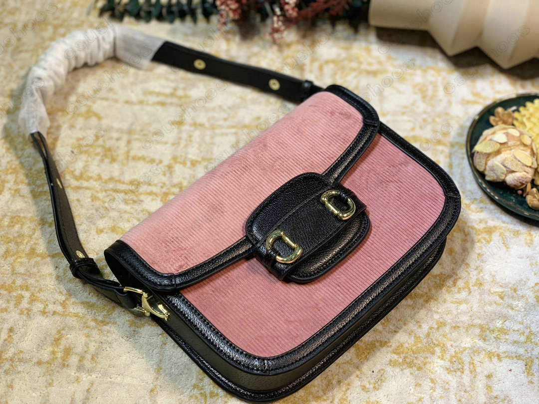 1955 Horsebit Corduroy Shoulder Saddle Lock Bag Womens Designer Italy Brand Crossbody Vintage Canvas Leather Handbag Luxurys Purse Wallet 602204
1955 Horsebit Corduroy Shoulder Saddle Lock Bag Womens Designer Italy Brand Crossbody Vintage Canvas Leather Handbag Luxurys Purse Wallet 602204