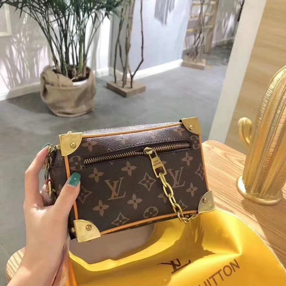 lv LOUIS BAG VITTON Top leather Handbags Women Bags Crossbody Soho Bag Shoulder Bag Messenger Bags chain bag package, Red;black
lv LOUIS BAG VITTON Top leather Handbags Women Bags Crossbody Soho Bag Shoulder Bag Messenger Bags chain bag package, Red;black