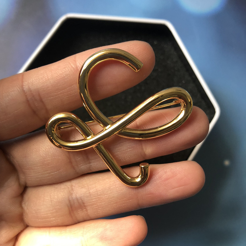 Pin Brooch Women Brooches Designer Jewelry Pins Luxury Body Accessories Brand Jewelry Girls Wedding Gift LOE Broche Enamel 2111062L
Pin Brooch Women Brooches Designer Jewelry Pins Luxury Body Accessories Brand Jewelry Girls Wedding Gift LOE Broche Enamel 2111062L