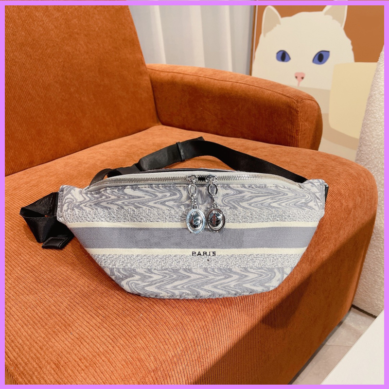 Women Fashion Chest Bag Designer Letters Waist Bags Casual Canvas Chain Waist Bag Outdoor Purse Designers Wallet D221263F, Grey
Women Fashion Chest Bag Designer Letters Waist Bags Casual Canvas Chain Waist Bag Outdoor Purse Designers Wallet D221263F, Grey