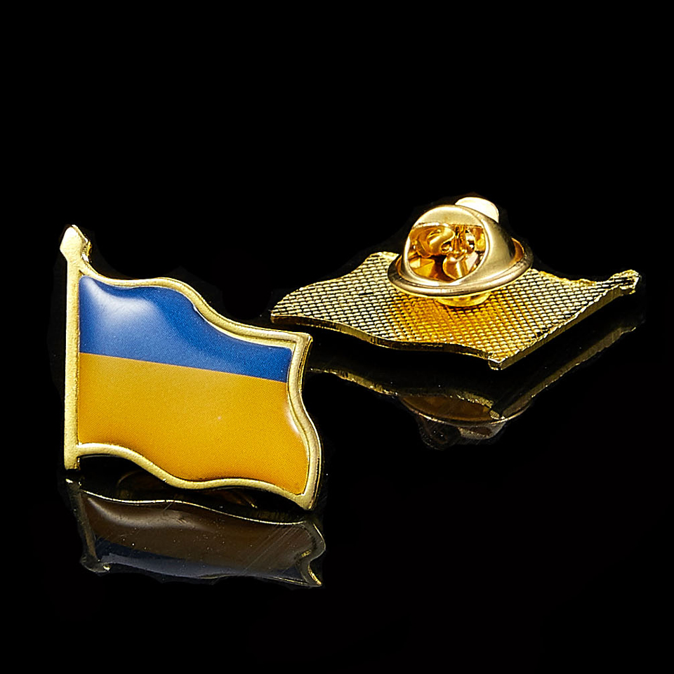 30pcs Ukraine Country Flag Craft Waving 3D Lapel Hat Cap Tie Pin Badge Republic Brooch ism Pride9297347